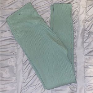 PINK cropped leggings